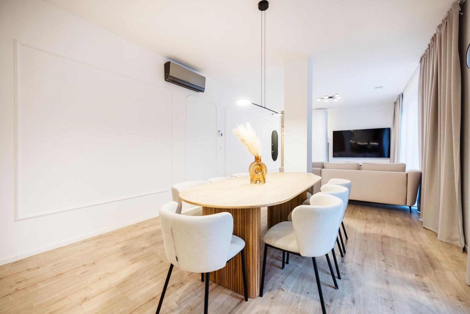 Penthouse With View And Parking For Two * Budapest